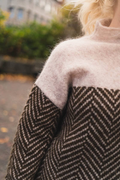 Zofia – damski sweter pełen ciepła i elegancji